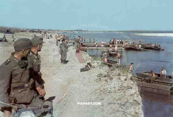 Advance to Stalingrad over a makeshift bridge over the river Donu, Kalach-na-Donu, Russia August 1942