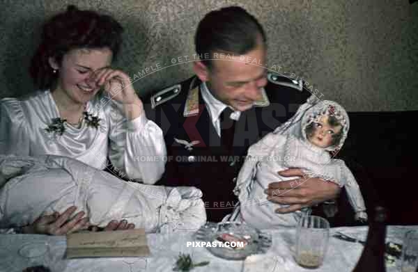 Austrian Air force Pilot officer Luftwaffe Vienna Wien Austria medals uniform wedding family kissing 1941 Smeschkal doll