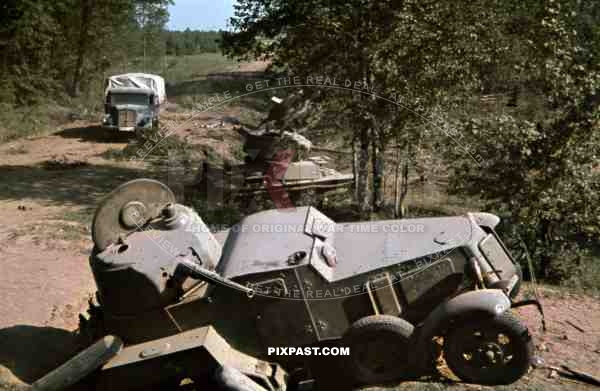 Captured Russian BA-10 soviet armoured car and T26 Panzer Tank, Lutsk, Juli 1941, 94. Infantry Division, trucks,