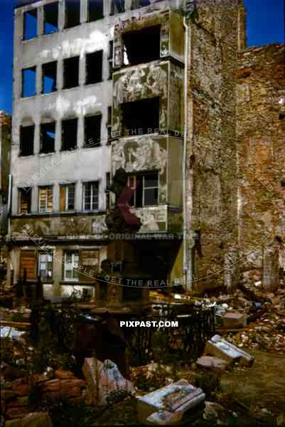 destroyed buildings at the HÃ¼hnermarkt in Frankfurt, Germany 1945
