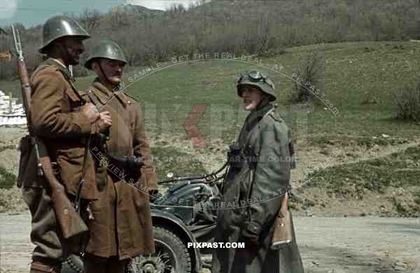 Don, Rostow, July 1942, Kradmelder with Romanian infantry,  22nd Panzer Division, 204th Panzer Regiment
