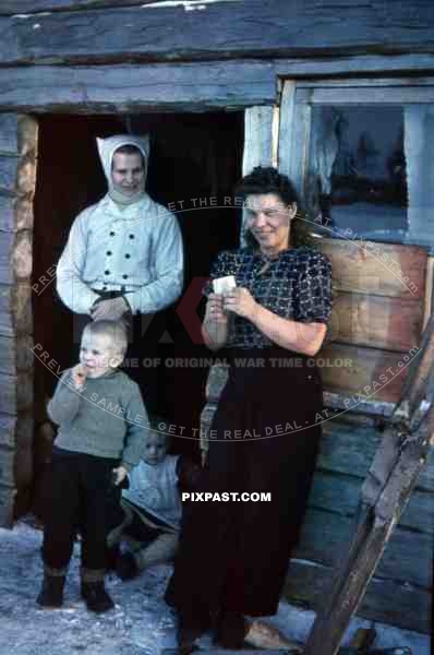 finnish women with their children, Finland 1944