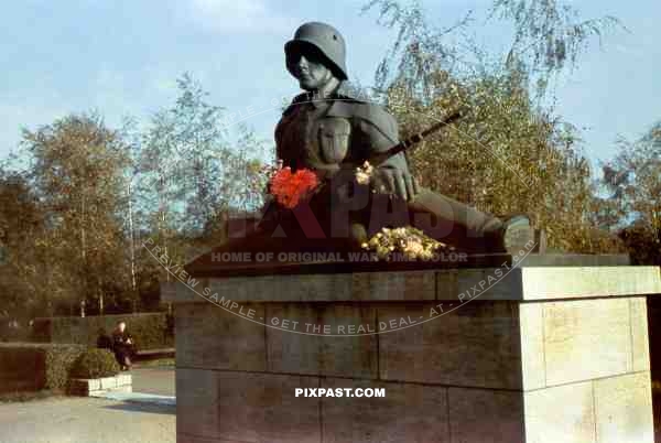 German First World War Soldier Statue Memorial Grave 1940