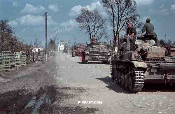 German Panzer 3 1st Battery, 75th Panzer Artillery Reg, 3rd Panzer Div Stary Bychow on the Dniepr on 4/7/1941