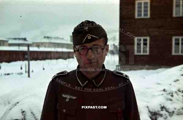 Norway 1942 soldier barracks snow kaserne glasses brille uniform