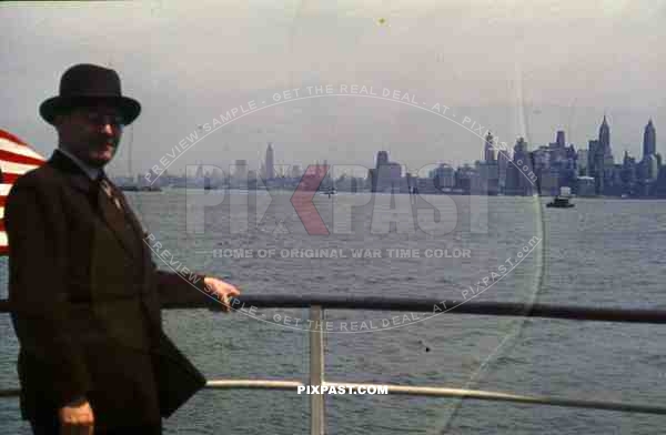 PostW color 1947 Manhattan New York german tourist american flag boat ship harbour sea travel