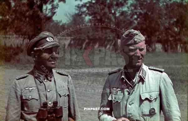 Ukraine 1941, 9th Panzer Division, 1941, Wehrmacht cavalry officers, Medical, Doctors, Binoculars, dust, dirt, summer,
