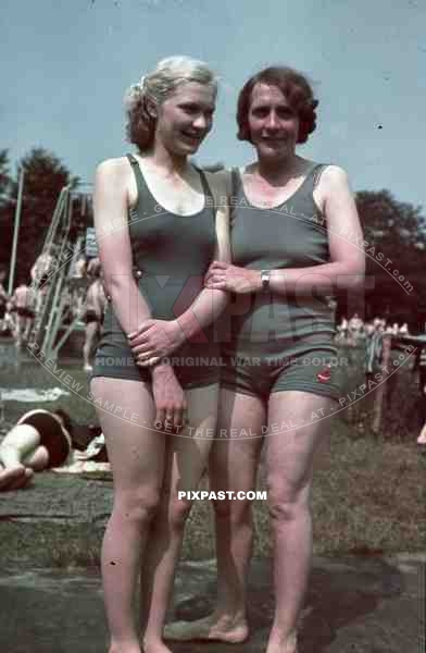 WW2 Color 1939 Bremerhaven Bikini swimsuit Swimming park daughter mother
