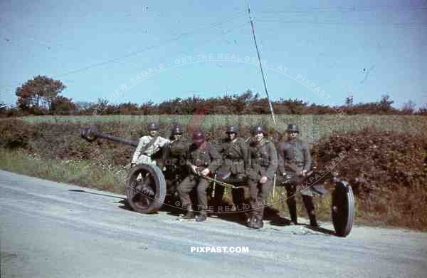 WW2 color 1941 Wehrmacht artillery PAK cannon gun crew helmet summer 19th Panzer Division